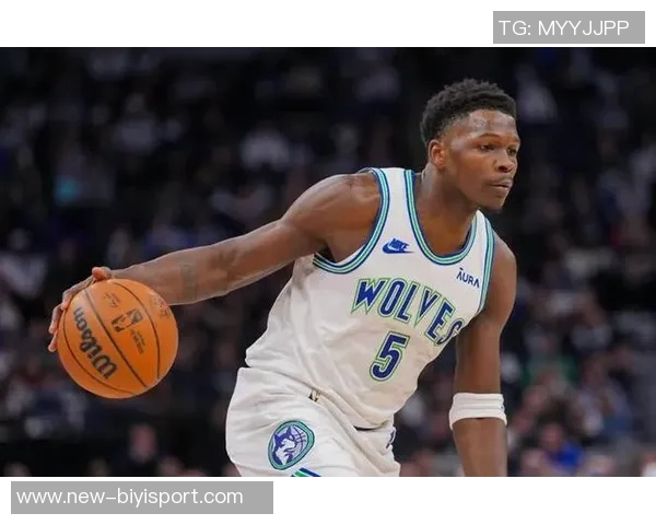 爱德华兹半场表现分析:11投4中收获10分6篮板2助攻并有3次失误 爱德华兹半场表现分析:11投4中收获10分6篮板2助攻并有3次失误