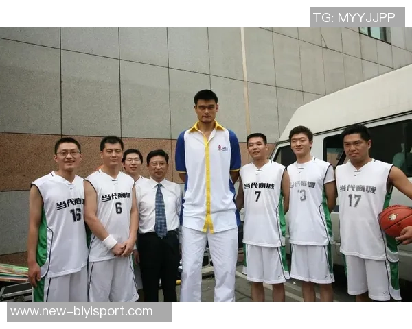 姚明回忆健身经历：早晨和上班前的秘密训练时光