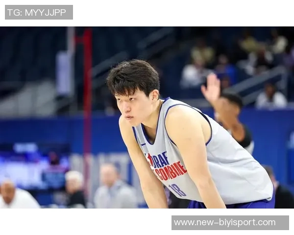 杨瀚森回忆比卢普斯的指导风格与新秀心态的影响