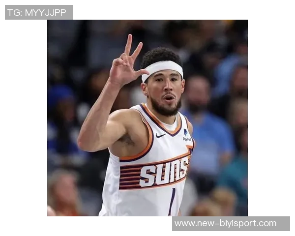 布克半场表现出色10投6中斩获15分并罚球全中助力球队稳定火力