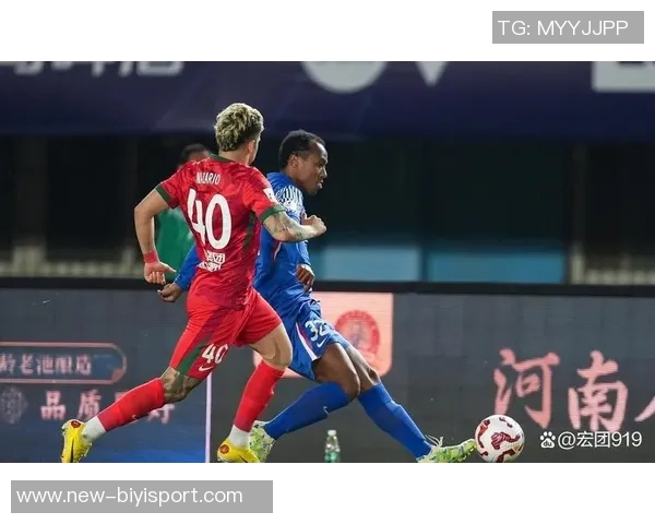 广岛球员失误送机会米内罗头球被解围路易斯补射遗憾中柱