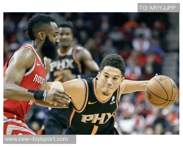 布克首节表现惊艳三分球全中助力球队轻松领先